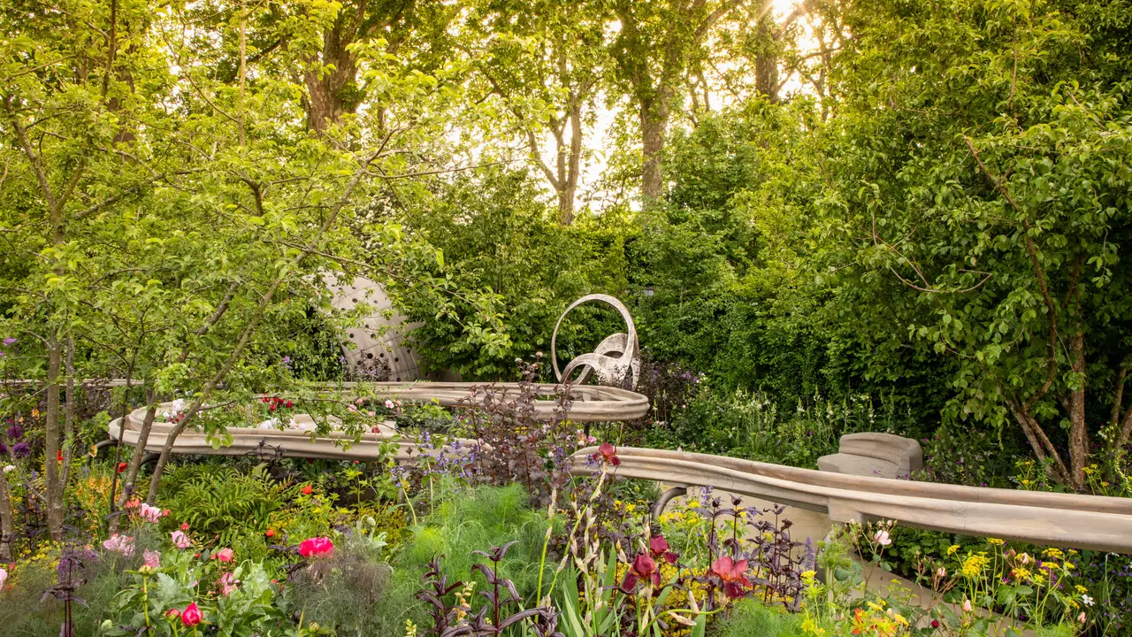 A photograph of the RHS Chelsea Flower Show, showing the curves of the hand rill.