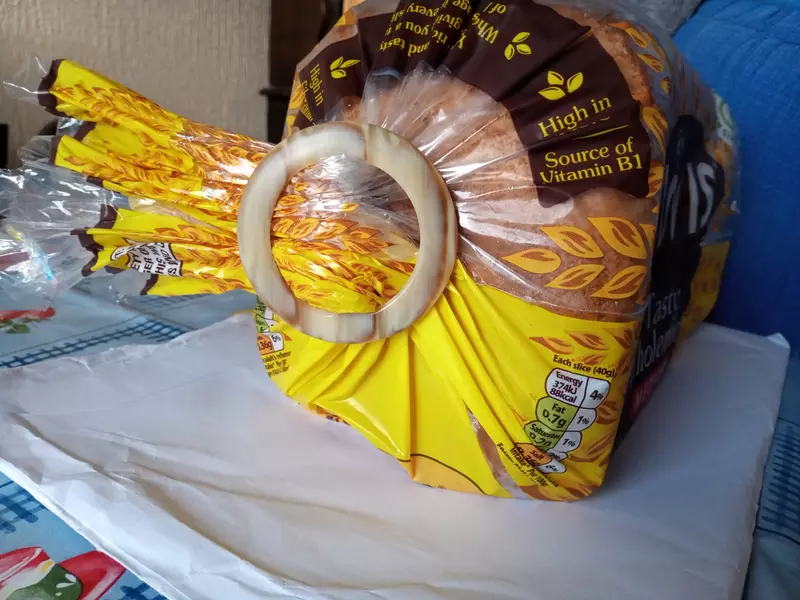 A buckle closing a bread bag